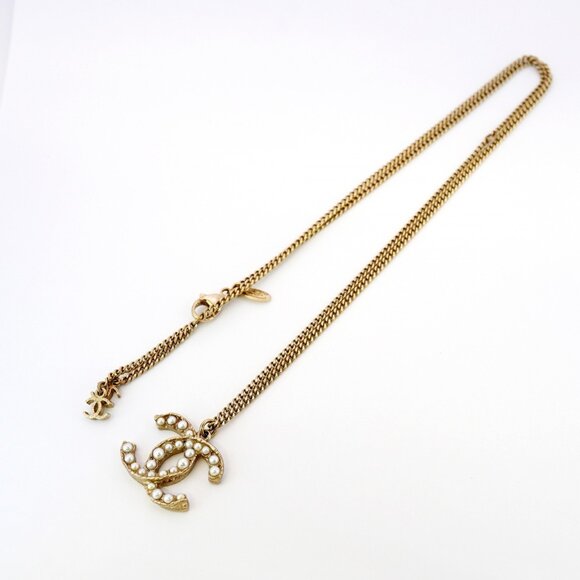 CHANEL Gold Pearl Logo Necklace - Picture 3 of 6